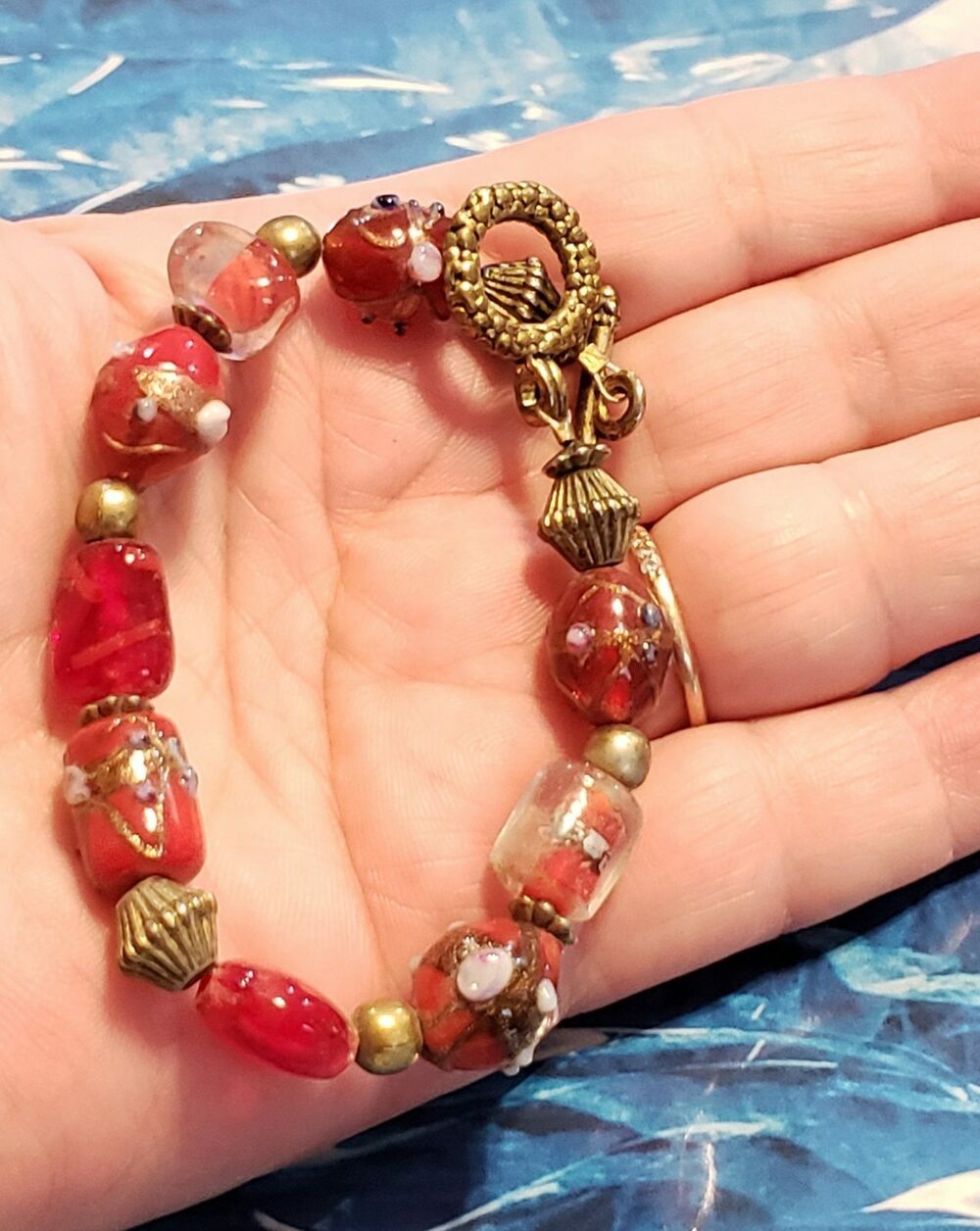 Vintage Red Beaded‎ Bracelet with Wedding Cake Beads 7" Toggle Clasp gbr-68